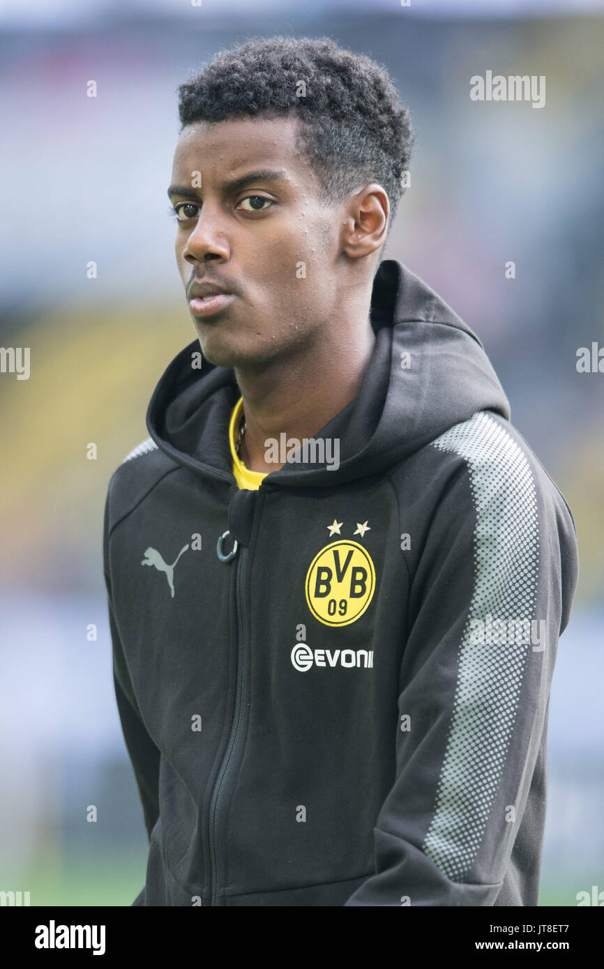 Dortmund, Deutschland. 05th Aug, 2017. Alexander ISAK (DO), Fussball DFL-Supercup 2017, Borussia Dortmund (DO)- FC Bayern Munich (M) 4:5 i.E., am 05.08.2017 in Dortmund/ Deutschland. | Verwendung weltweit Credit: dpa/Alamy Live News Stock Photo