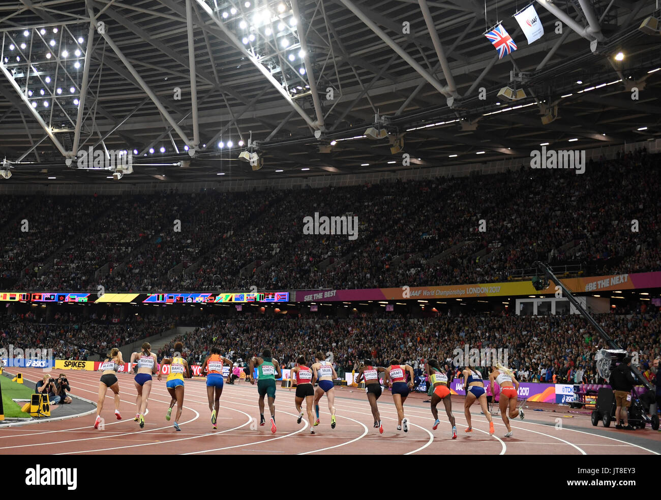 London, UK. 7th Aug, 2017. Athletes gather ahead of the women's 1500 meter running event final at the IAAF London 2017 World Athletics Championships in London, United Kingdom, 7 August 2017. Photo: Rainer Jensen/dpa/Alamy Live News Stock Photo