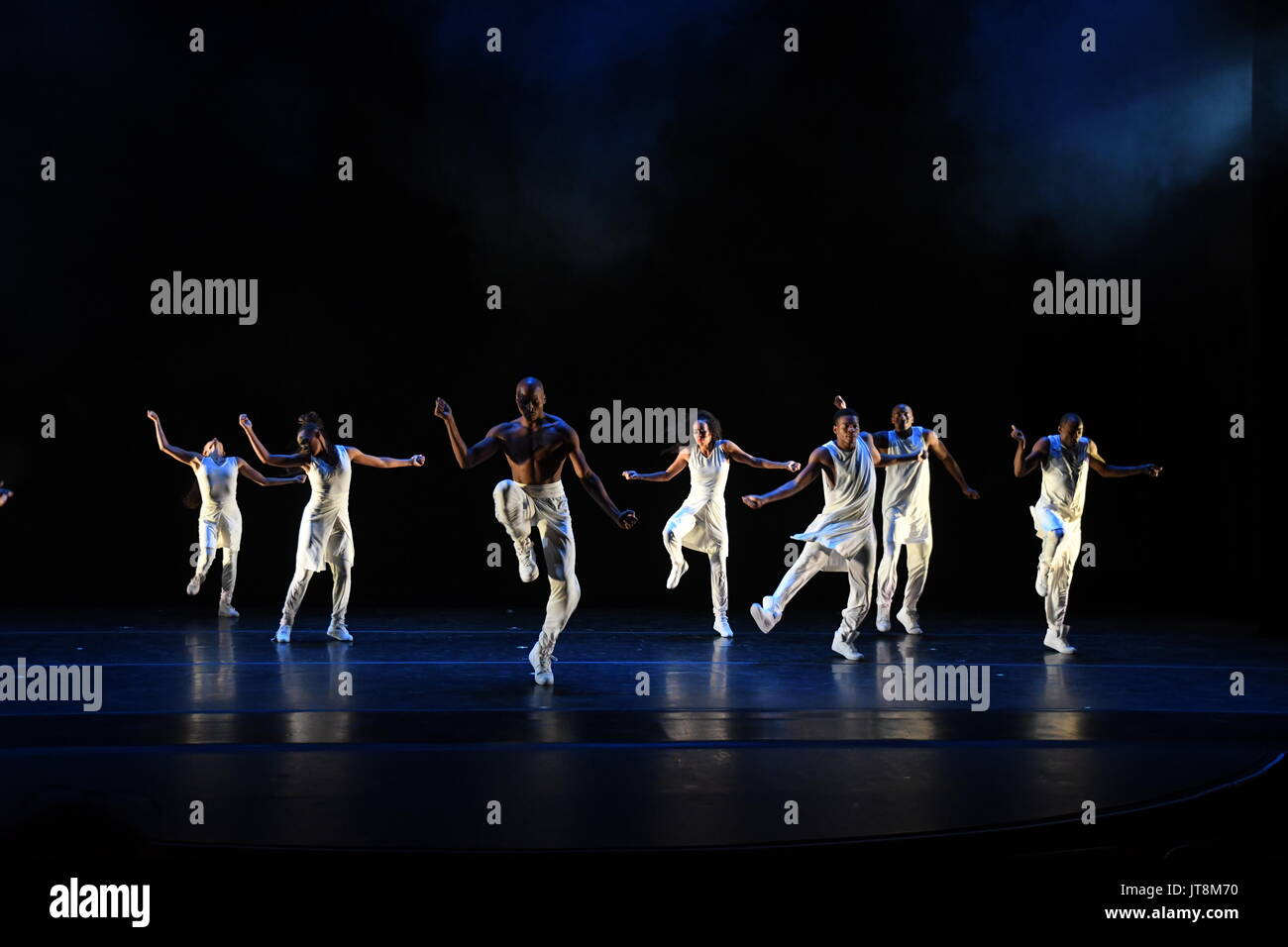 Cologne, Germany. 8th Aug, 2017. Dancers from the US dance company Alvin Ailey - American Dance Theater - dancing during a press call on stage at the Philharmonie concert hall as part of the Koelner Sommerfestival in Cologne, Germany, 8 August 2017. The dance company from New York are giving guest performances at the Philharmonie in Cologne from 08 - 13 August 2017. - NO WIRE SERVICE - Photo: Horst Galuschka/dpa/Horst Galuschka dpa/Alamy Live News Stock Photo