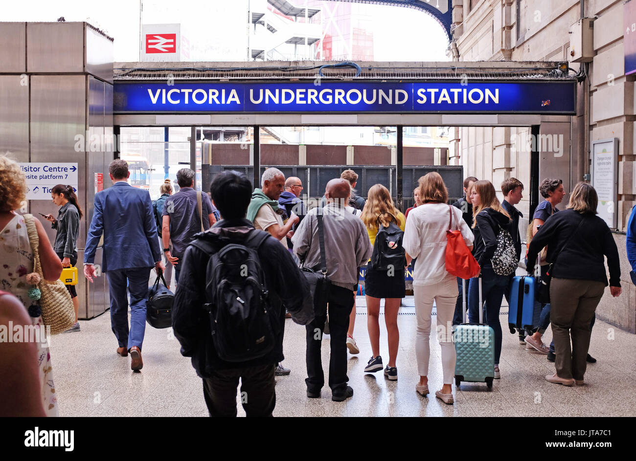 Busy Tube Trains Uk Hi Res Stock Photography And Images Alamy