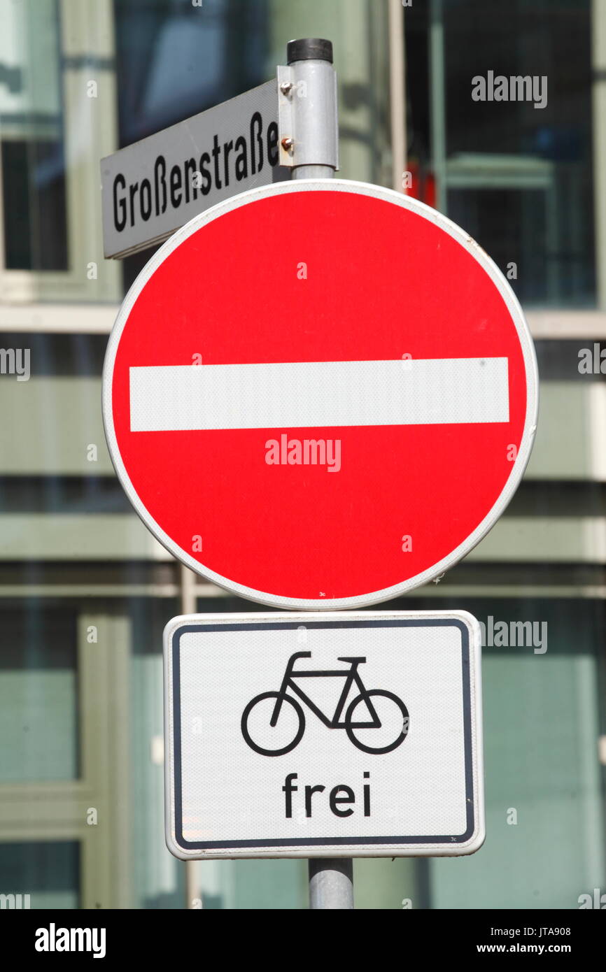 Road Sign No Entry Do Not Enter One Way Street Stock Photo Alamy