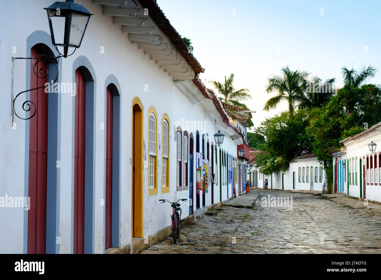 Portuguese colonial vernacular architecture in the centre of Paraty town on Brazil's Green Coast, Rio de Janeiro state, Brazil Stock Photo