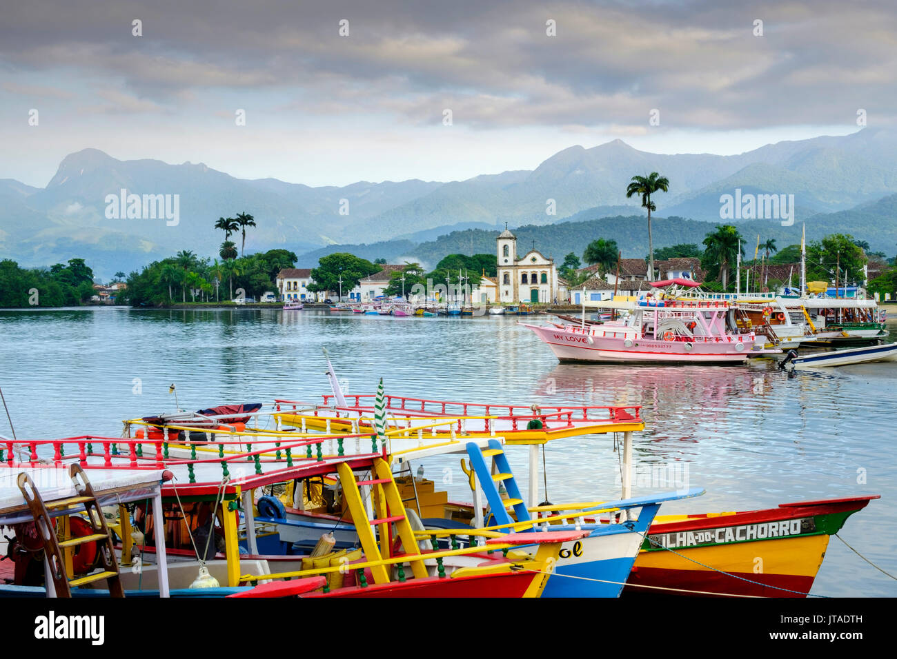 Fishing boats in Paraty village with the mountains of the Serra da Bocaina behind, Rio de Janeiro state, Brazil Stock Photo