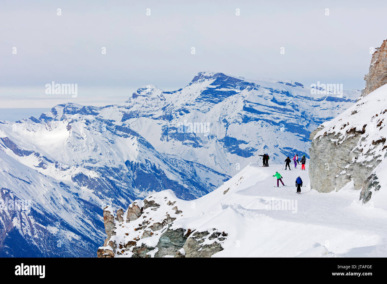 Piste skiers, Veysonnaz (Verbier), 4 Vallees, Valais, Swiss Alps, Switzerland, Europe Stock Photo