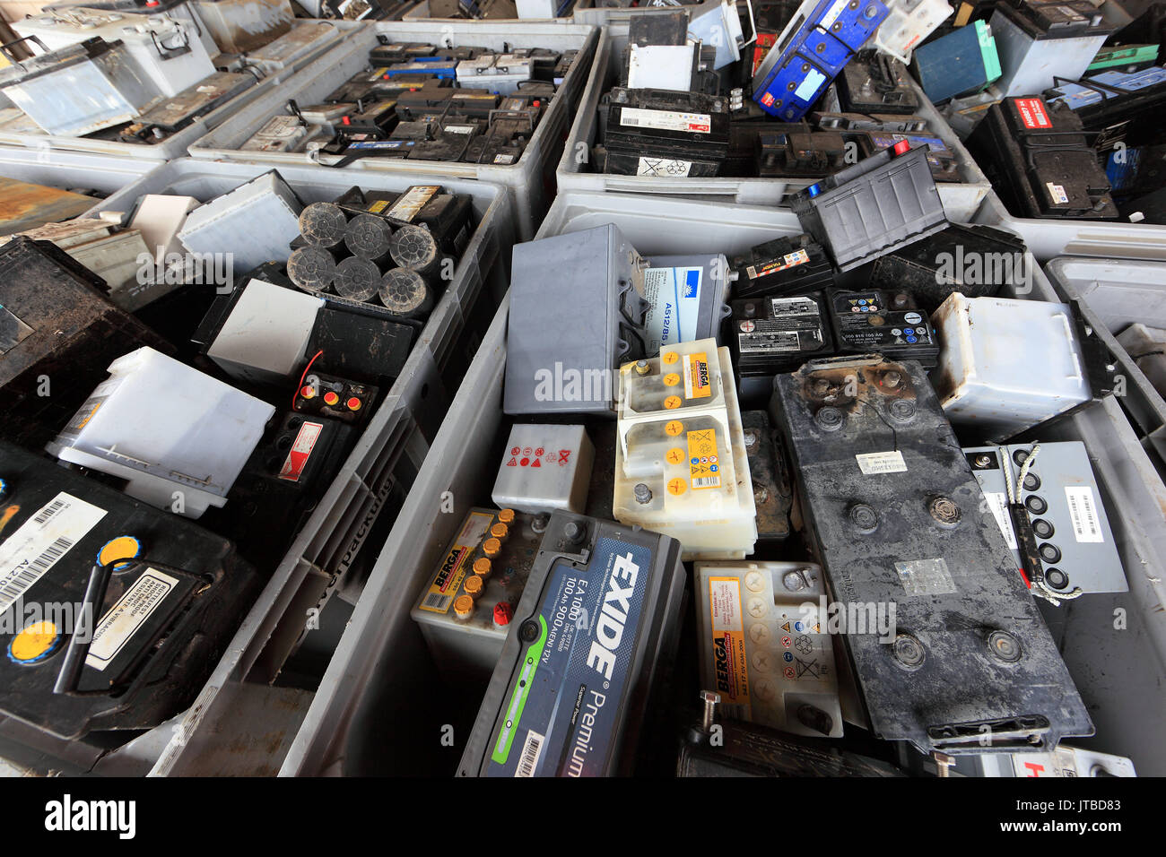 Starterbatterie hi-res stock photography and images - Alamy