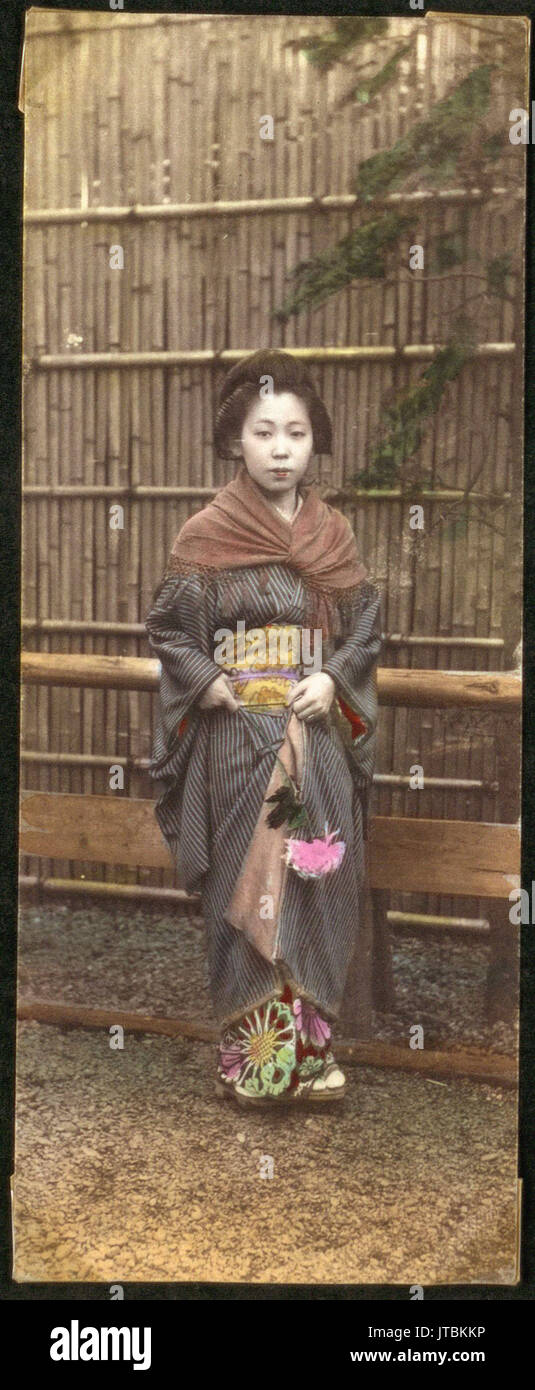 Young japanese woman vintage hi-res stock photography and images - Alamy