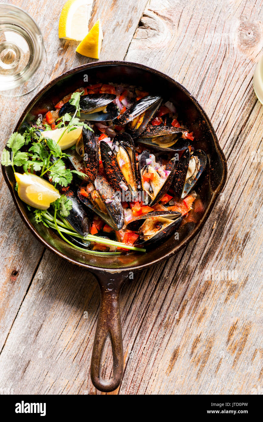 Smoked mussels hires stock photography and images Alamy