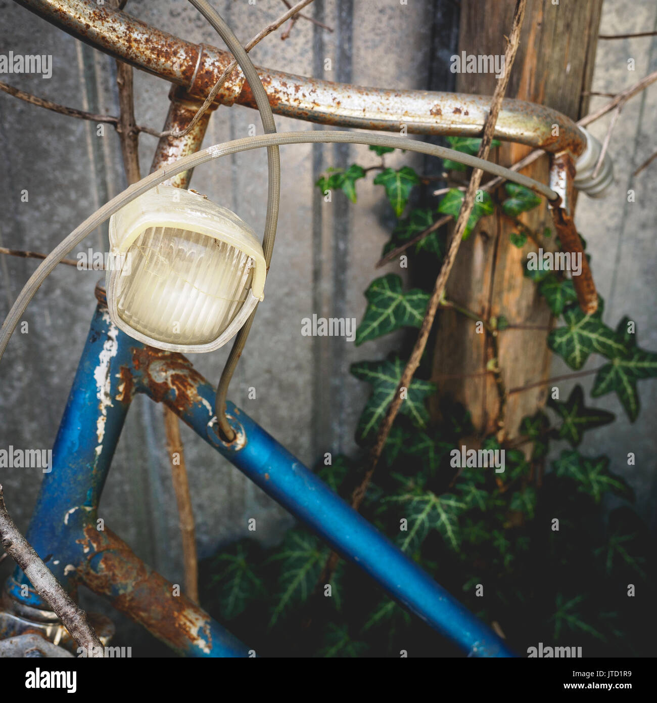Bicycle abandoned countryside hi-res stock photography and images - Alamy