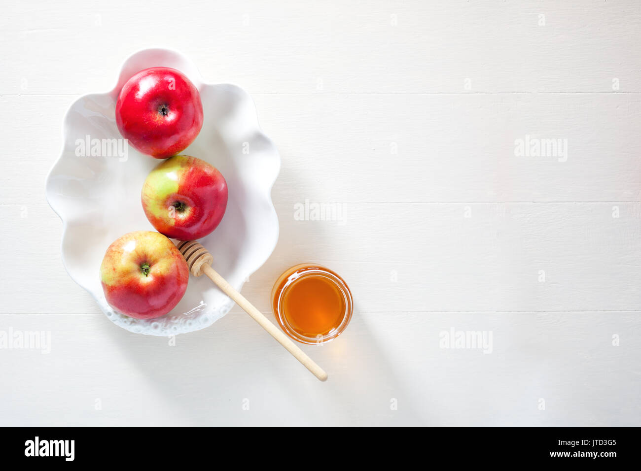 Apples, pomegranate and honey for Rosh Hashanah Stock Photo Alamy