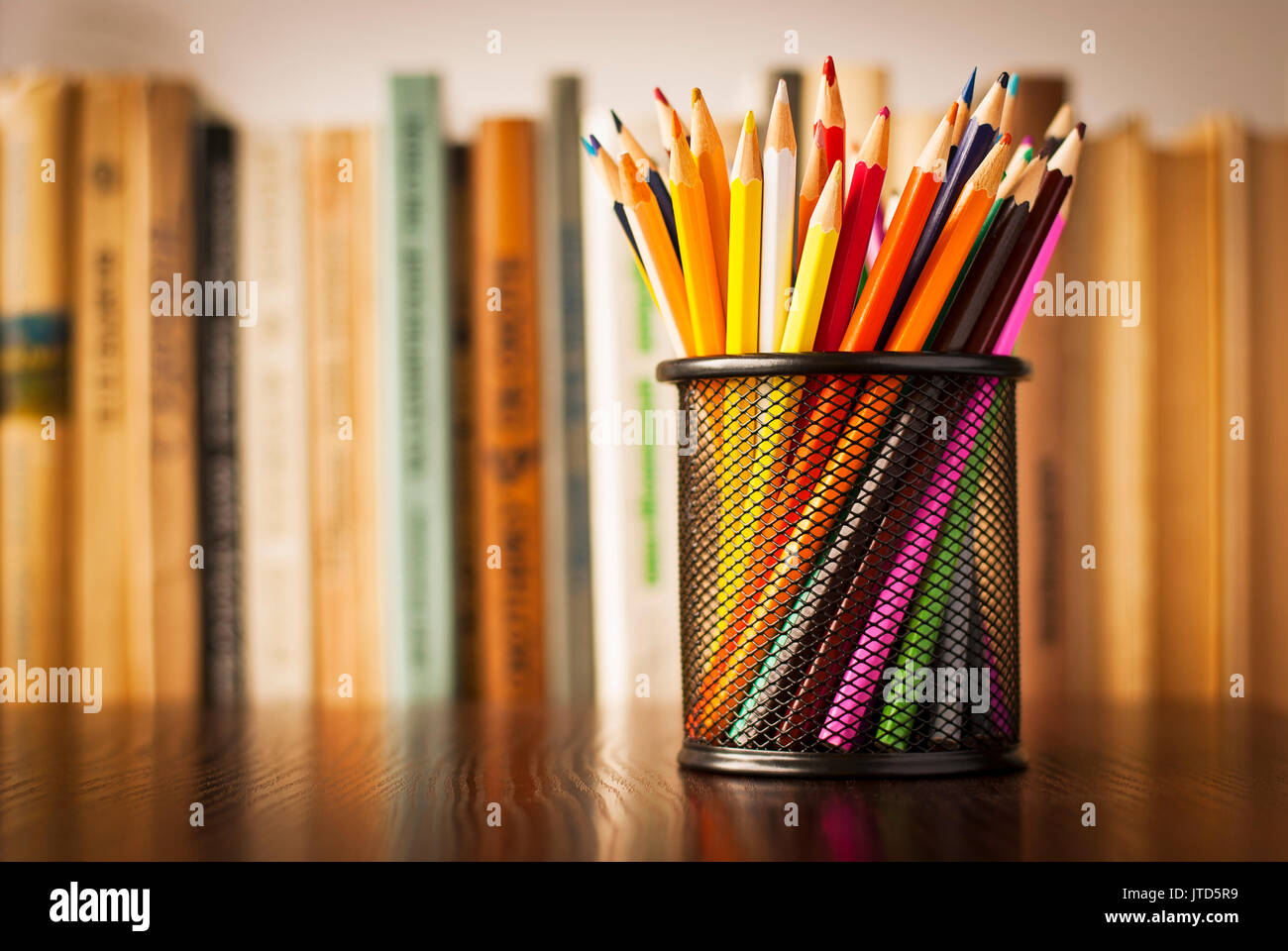 Desk tidy hi-res stock photography and images - Alamy