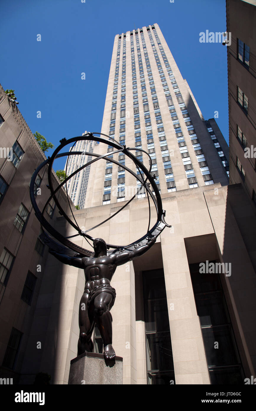 Bronze Statue At The Rockefeller Center Stock Photos & Bronze Statue At