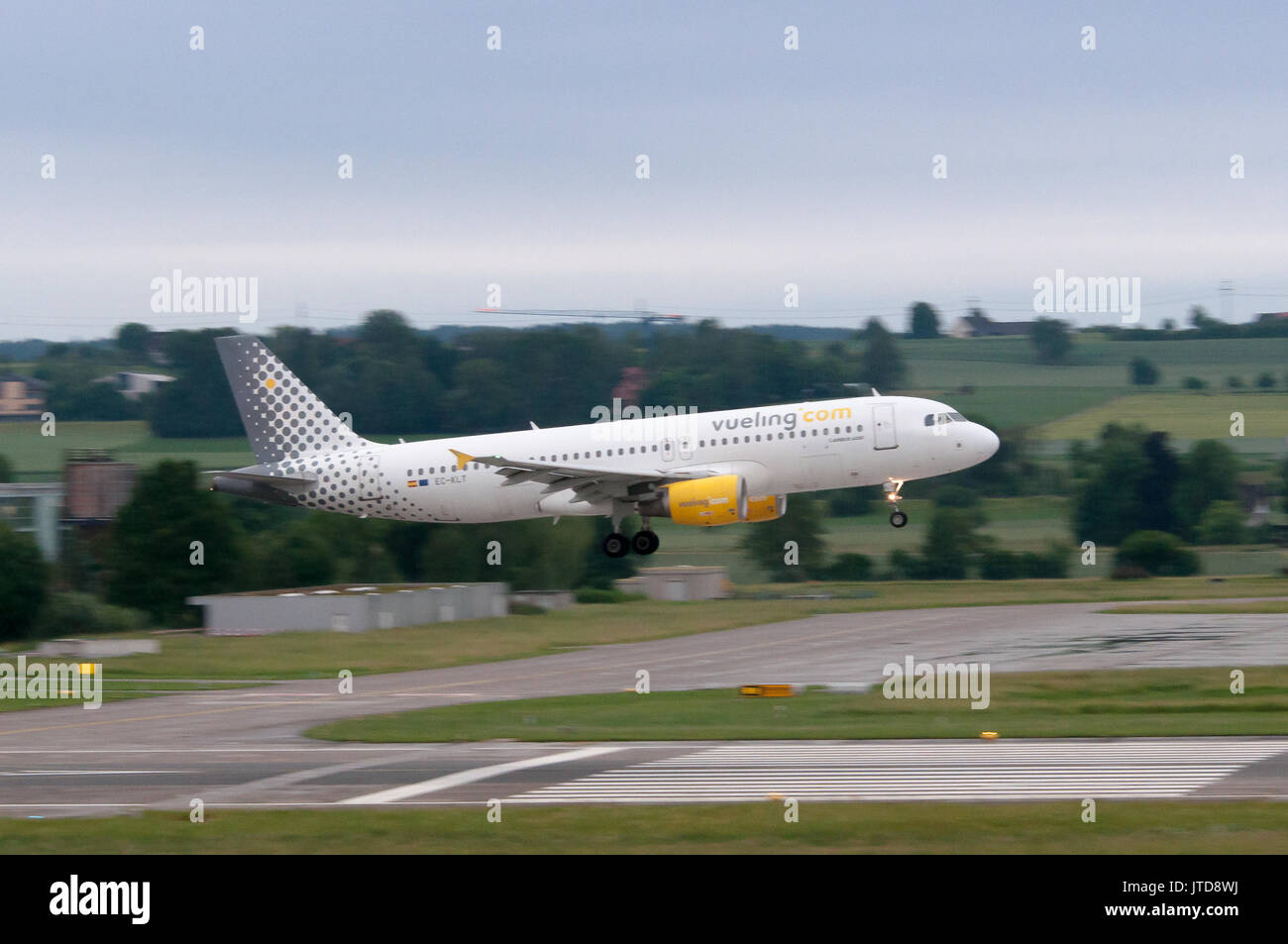 Vueling Airbus A320-216 EC-KLT Stock Photo