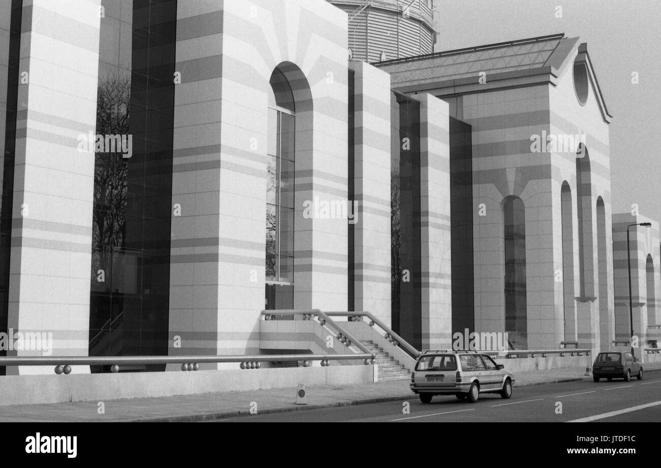 Marco Polo House, headquarters of The Observer newspaper, at Chelsea Bridge  in London, England in March 1989 Stock Photo - Alamy