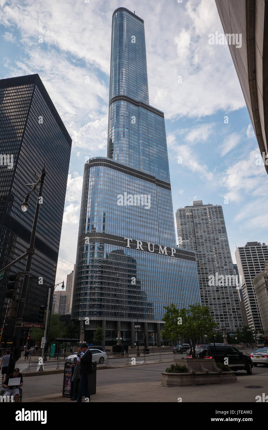 Chicago downtown architectures hi-res stock photography and images - Alamy