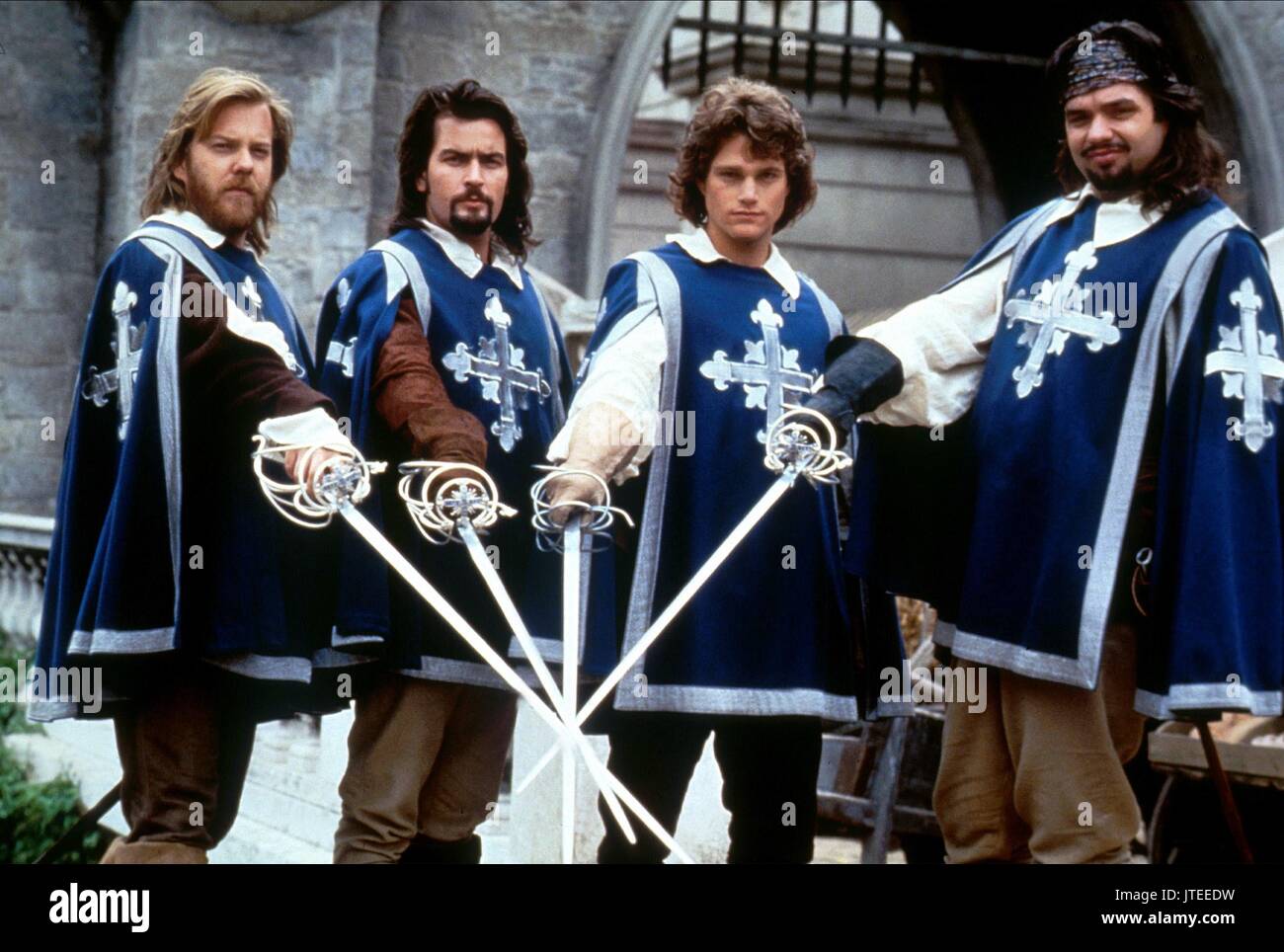 KIEFER SUTHERLAND, CHARLIE SHEEN, CHRIS O'DONNELL, OLIVER PLATT, THE THREE  MUSKETEERS, 1993 Stock Photo - Alamy