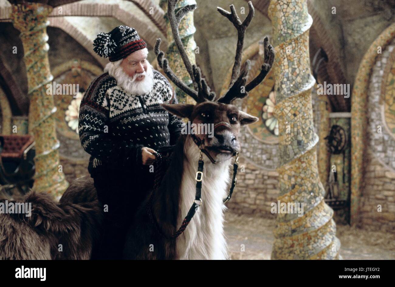 TIM ALLEN & REINDEER THE SANTA CLAUSE 2 (2002 Stock Photo: 152755318 - Alamy