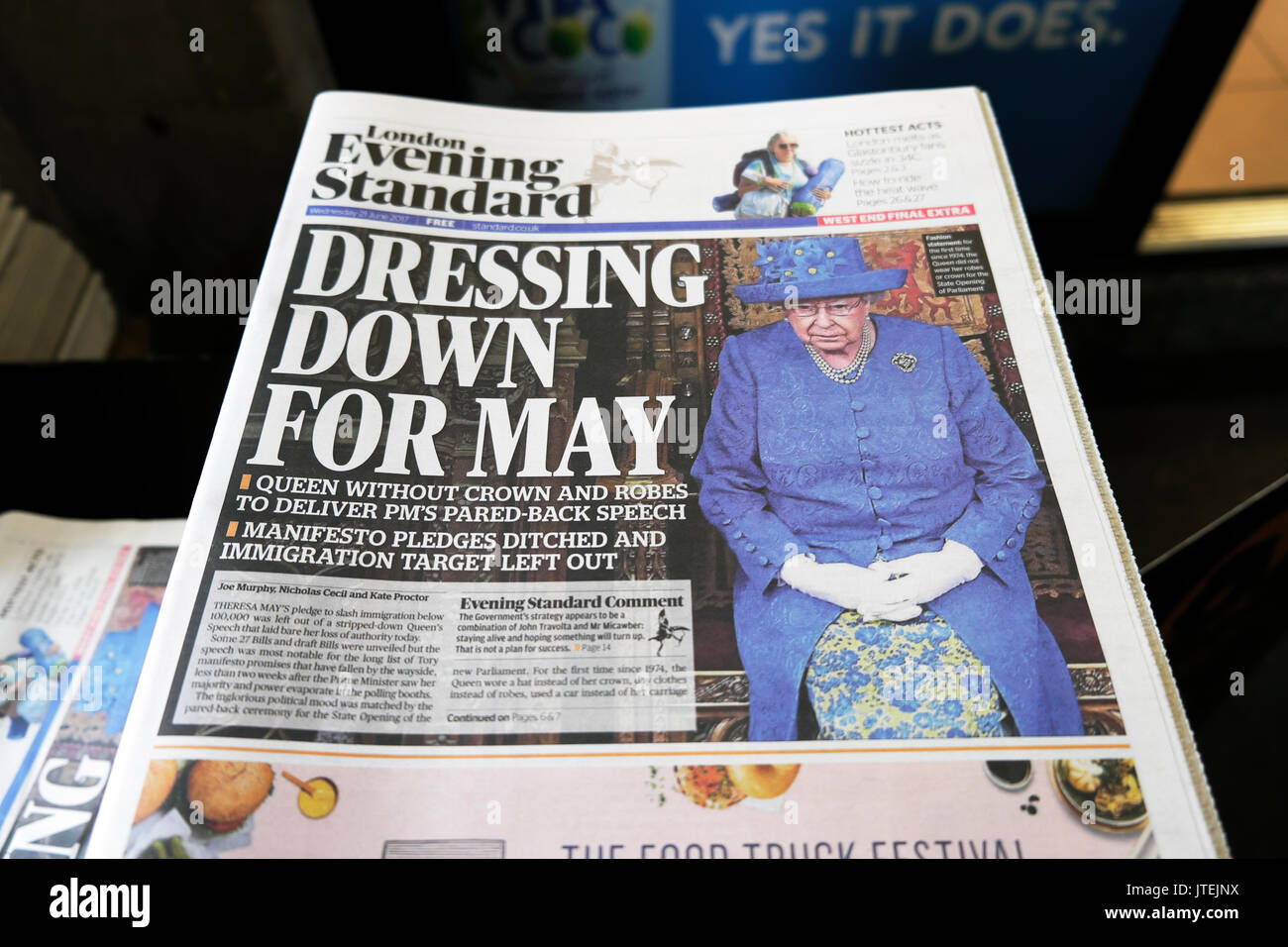 Evening Standard front page newspaper Brexit headline British Queen Elizabeth II  'Dressing down for May'  21 June  2017   London England UK Stock Photo