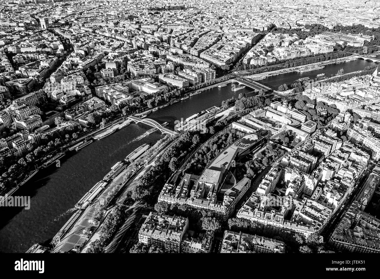 Eiffel tower seine aerial Black and White Stock Photos & Images - Alamy