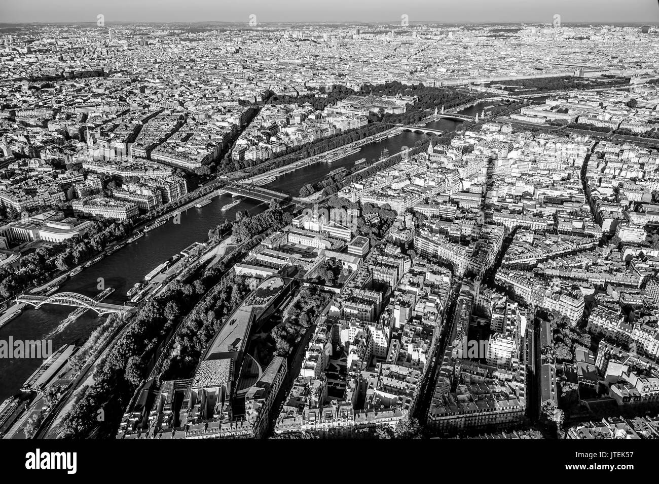 Eiffel tower from seine river Black and White Stock Photos & Images - Alamy