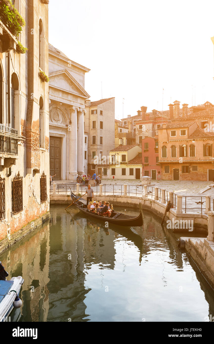 Gondola ride scene hi-res stock photography and images - Alamy
