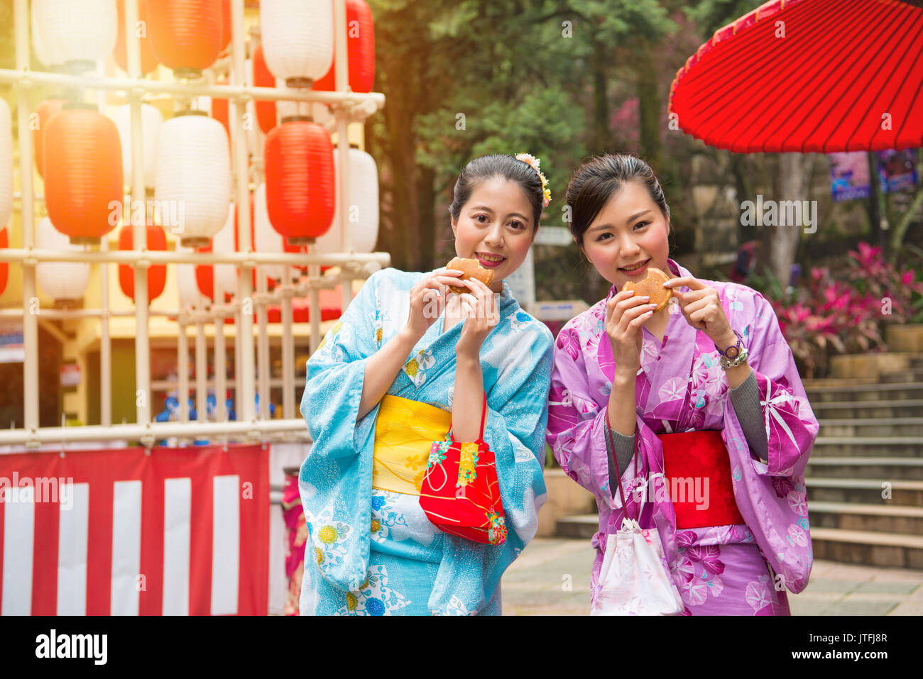 Page 2 Eating Traditional Japanese Food Kimono High Resolution Stock Photography And Images Alamy