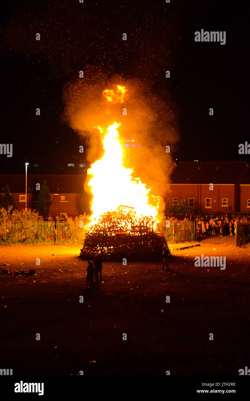 Belfast, Northern Ireland. 09th Aug, 2017. An Anti-Internment Bonfire at the Markets area of Belfast passed off peacefully after a day or rioting the previous day when the same bonfire had been removed. Belfast: UK: 09 AUG Credit: Mark Winter/Alamy Live News Stock Photo