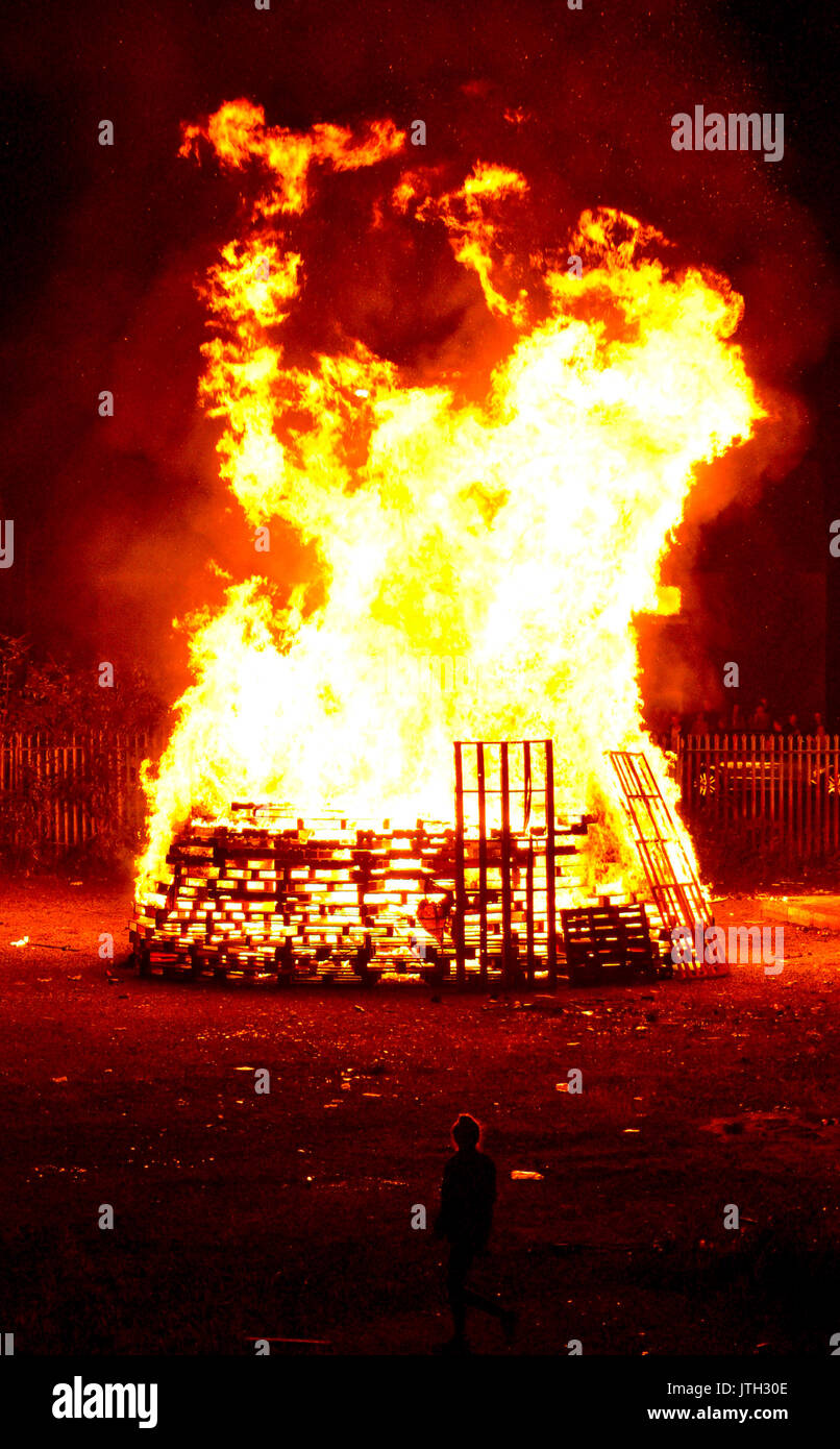 Belfast, Northern Ireland. 09th Aug, 2017. An Anti-Internment Bonfire at the Markets area of Belfast passed off peacefully after a day or rioting the previous day when the same bonfire had been removed. Belfast: UK: 09 AUG Credit: Mark Winter/Alamy Live News Stock Photo
