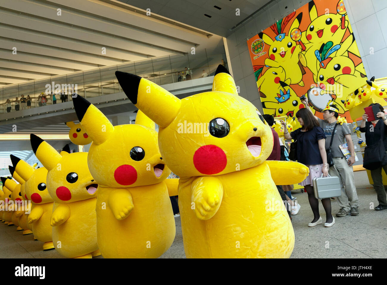 Yokohama Japan 9th August 17 Pikachu Characters March At A Shopping Mall In Yokohama Minatomirai On August 9 17 Yokohama Japan Hundreds Of Pokemon Go App Fans Gathered At The Special Pokemon