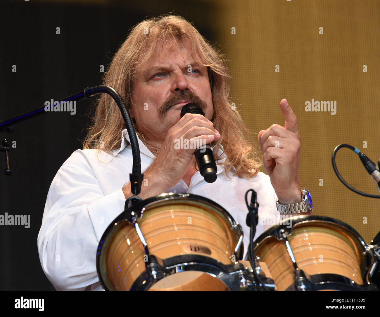 Budapest, Hungary. 8th Aug, 2017. Musician Leslie Mandoki at the Wings of Freedom concert at the Sziget Festival in Budapest, Hungary, 8 August 2017. The Sziget Festival, originally known as Eurowoodstock, was held for the first time 25 years ago. Photo: Ursula Düren/dpa/Alamy Live News Stock Photo