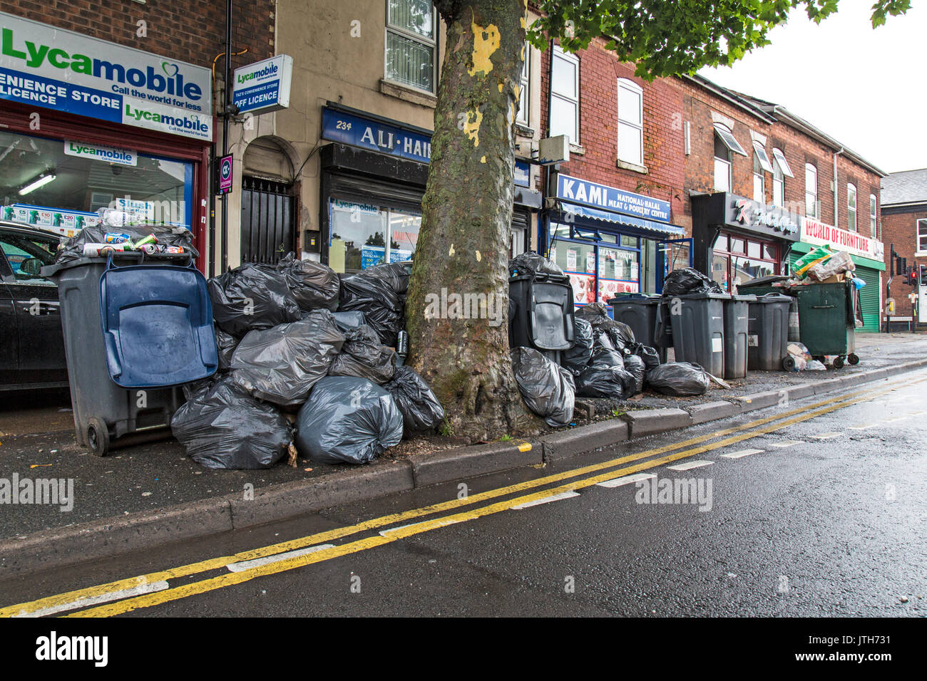 Binmen on strike hires stock photography and images Alamy