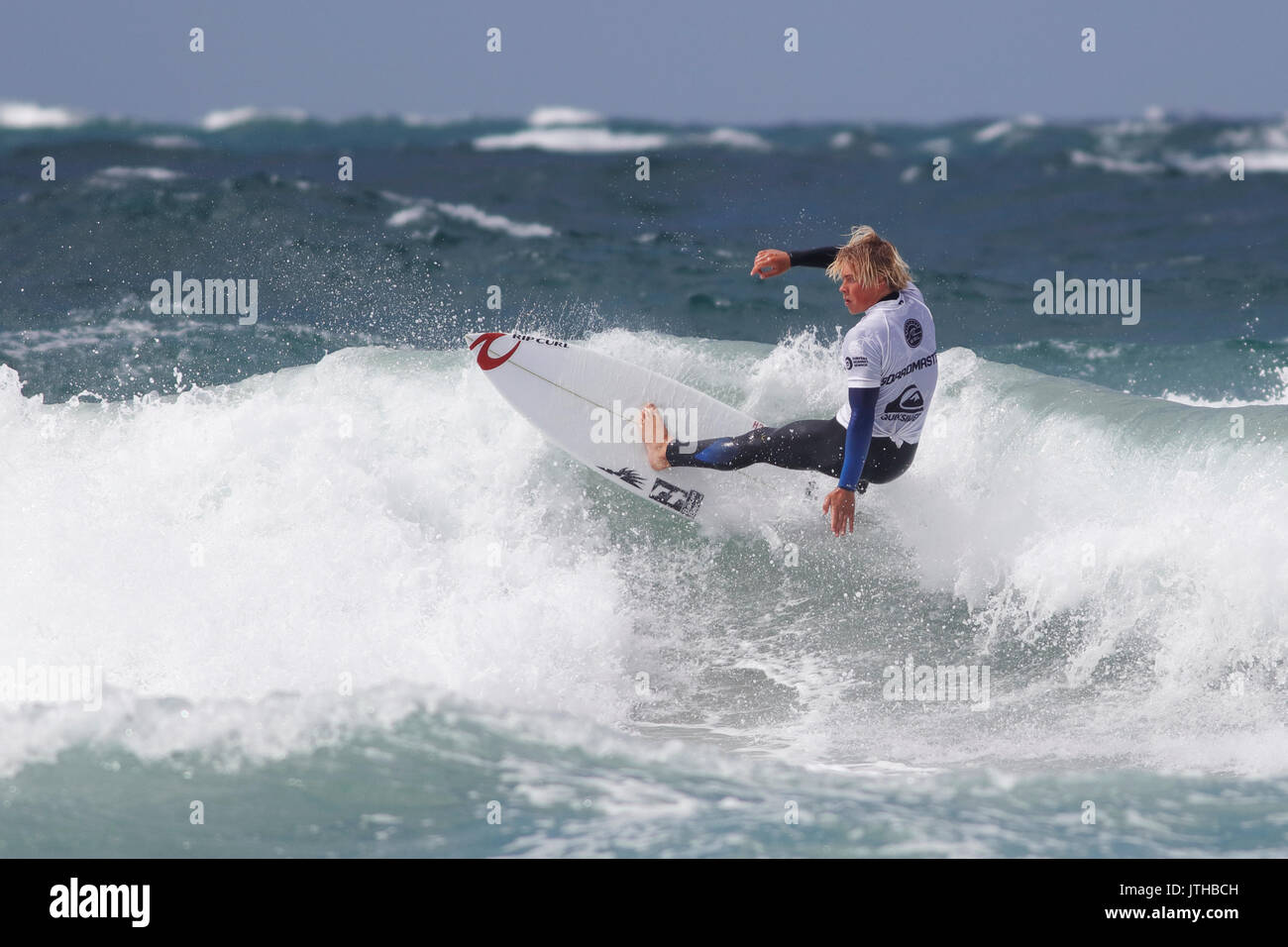 Fistral Beach, Newquay, Cornwall, UK. 9th Aug, 2017. Surfer Harry Roth takes part in Day 1 of the Boardmasters Championship in the open division. Rough seas made conditions challenging. Stock Photo