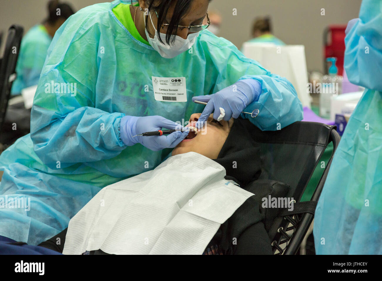 Detroit, Michigan, USA. 9th Aug, 2017. A volunteer dental hygenist cleans a patient's teeth during the Motor City Medical Mission, a free three-day medical clinic sponsored by the Adventist Medical Evangelism Network. Credit: Jim West/Alamy Live News Stock Photo