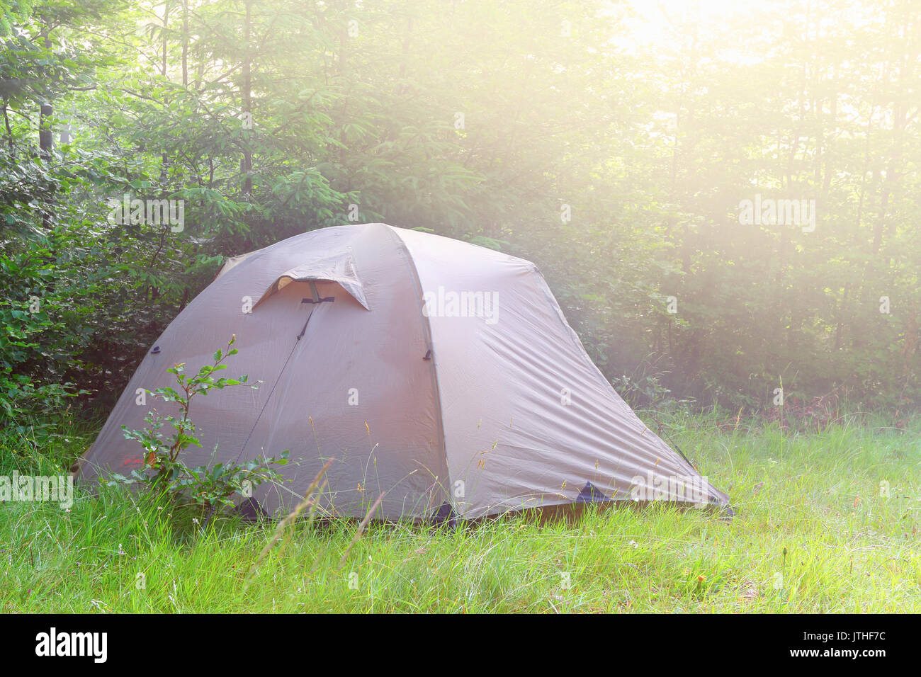 Tent hike mist morning hi-res stock photography and images - Alamy
