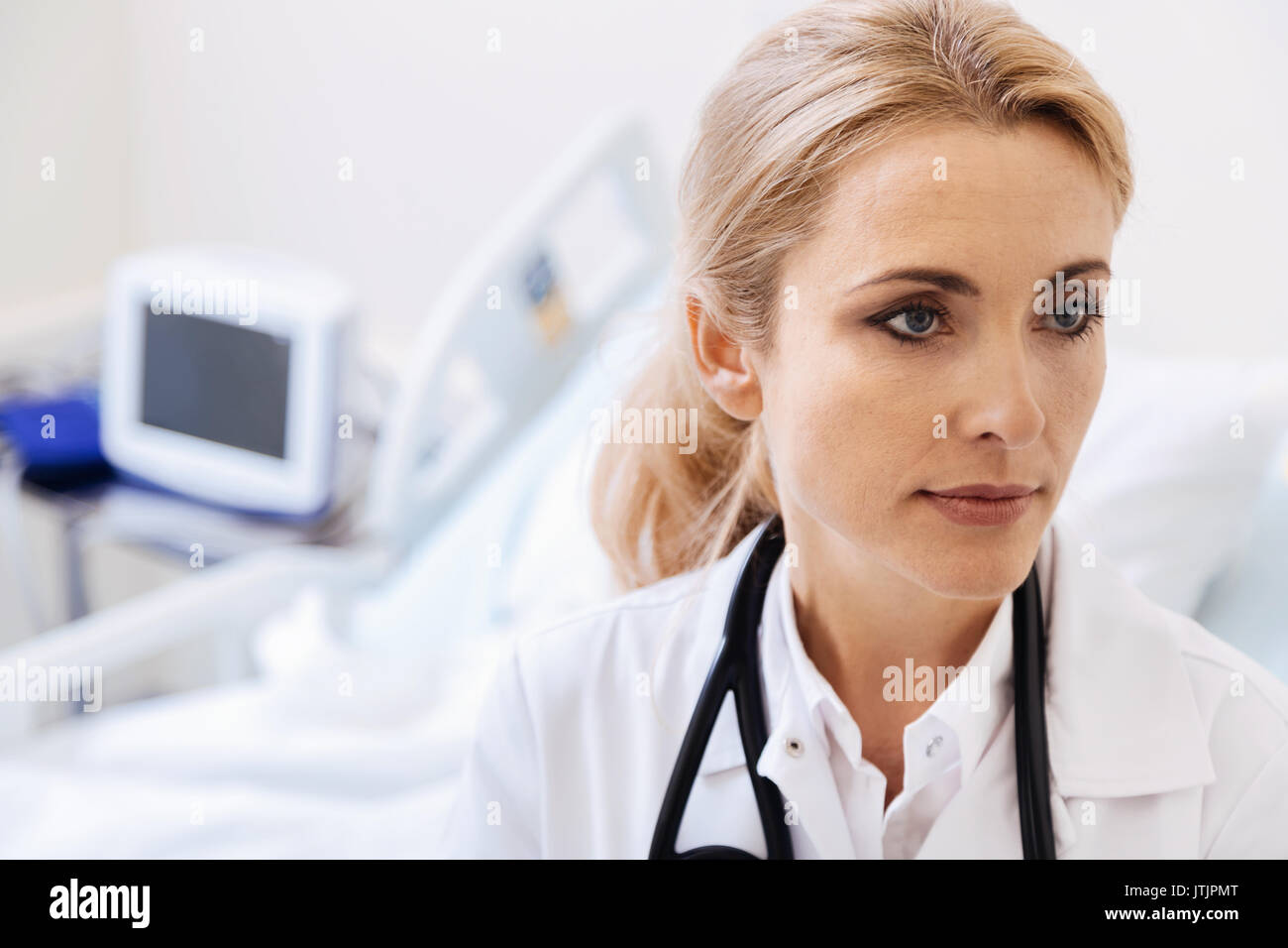 Young expert doctor hi-res stock photography and images - Alamy