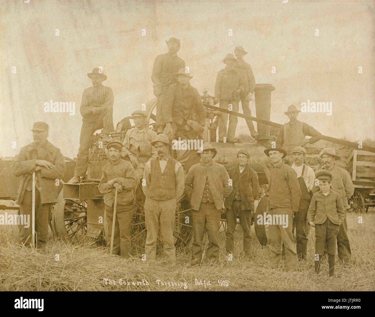 Threshing machine & workers, Boissevain, Manitoba, Canada, historic archive photograph, 1905 Stock Photo