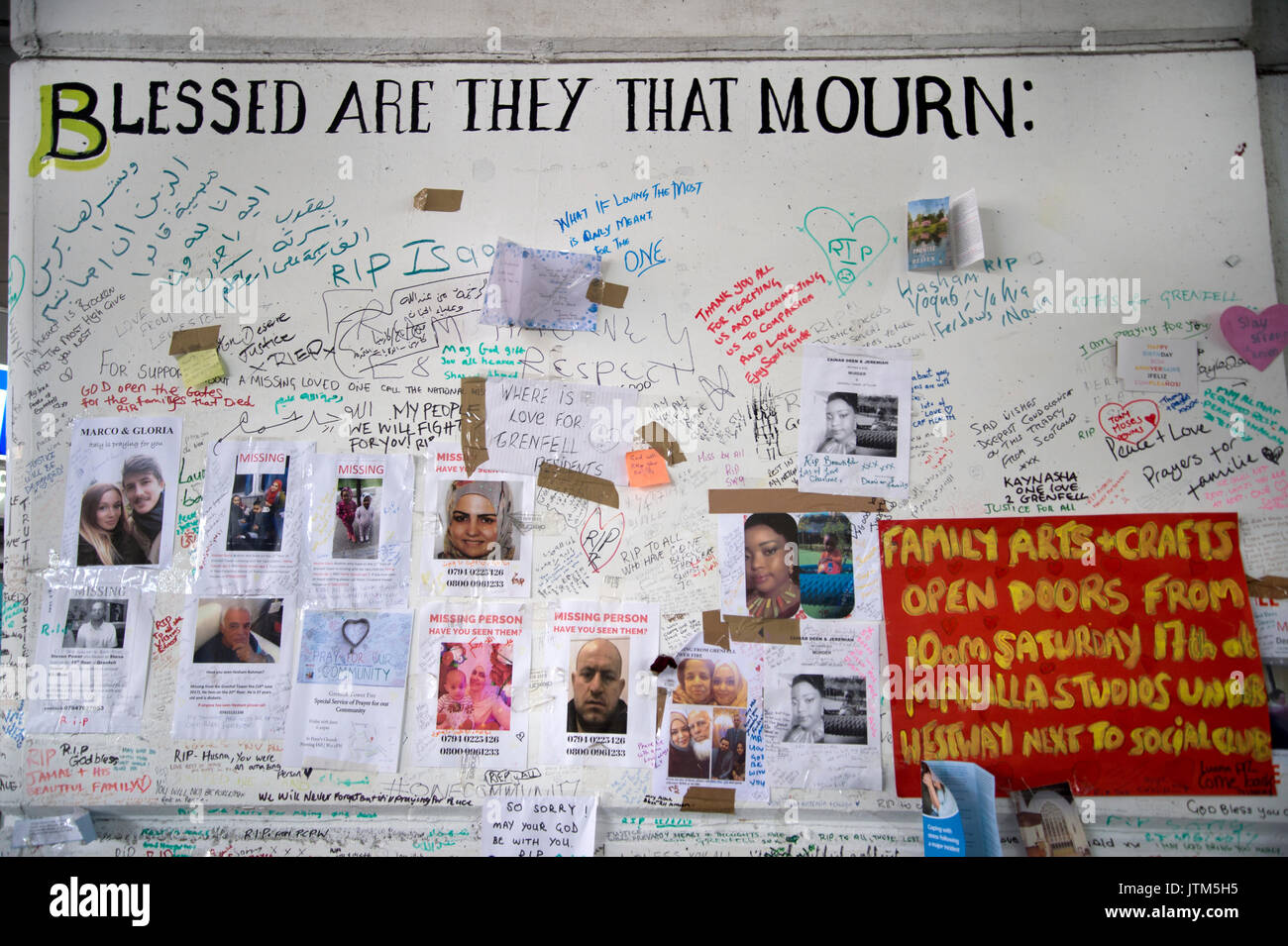 Grenfell Tower, West London. Aftermath of the tragedy. Memorial to victims of the fire. Messages on board with heading 'Blessed are they that mourn' Stock Photo