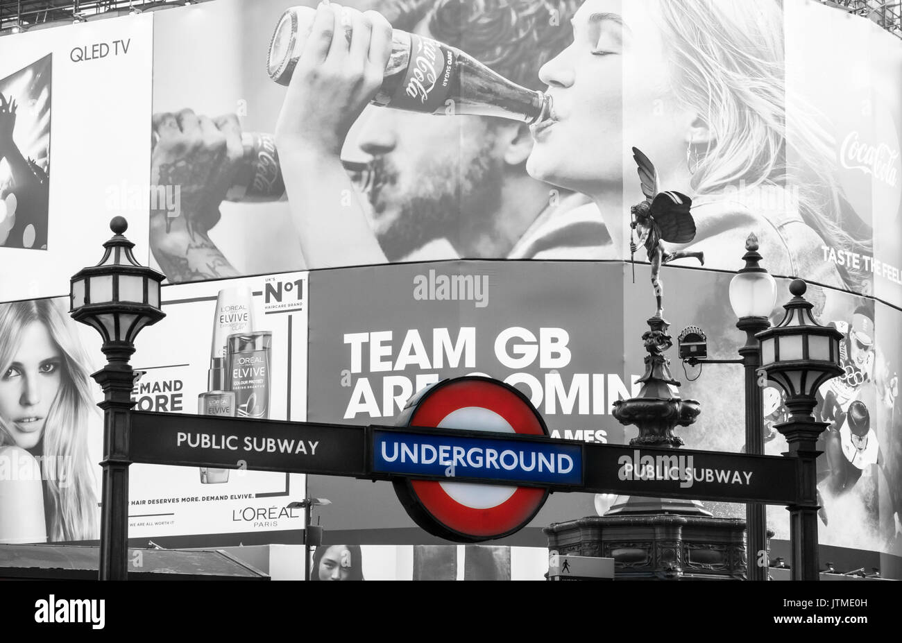 Piccadilly circus underground sign hi-res stock photography and images ...