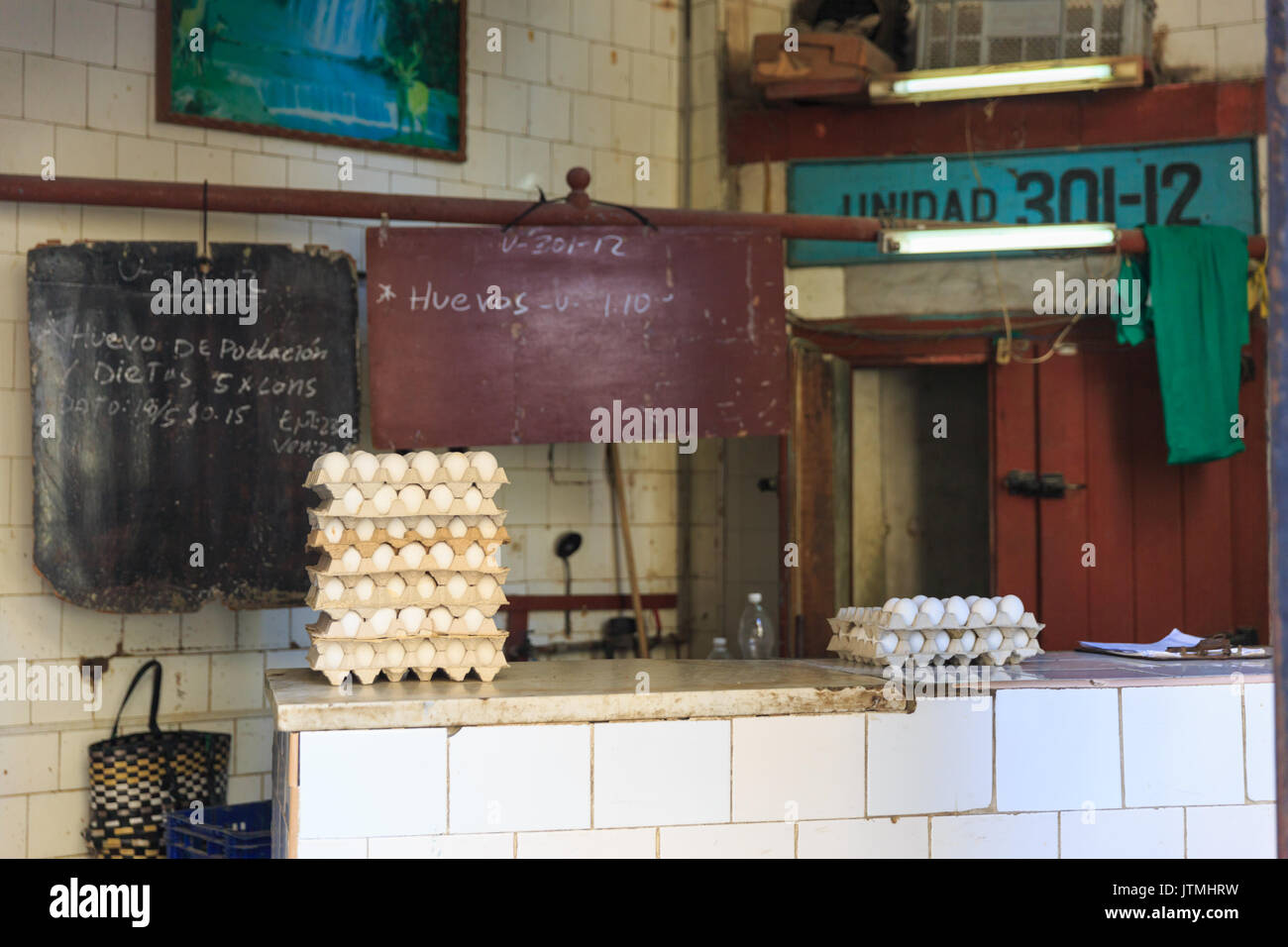 Shop selling chicken eggs in La Habana Vieja, Havana, Cuba Stock Photo