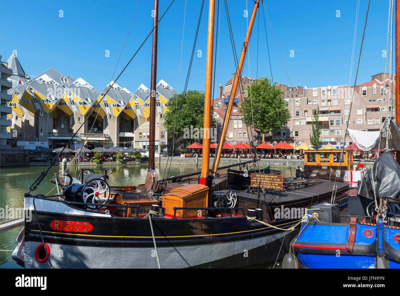 Boats and waterfront restaurants in the Oude Haven (Old Harbour) with Cube Houses (Kubuswoningen) to the left, Rotterdam, Netherlands Stock Photo