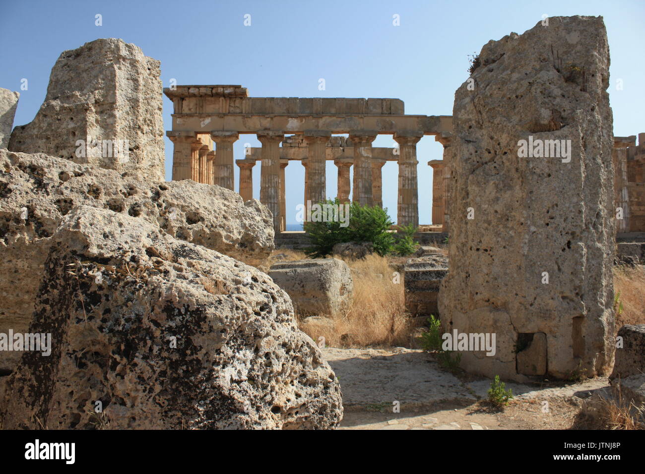 Greek temple in Selinunte Stock Photo - Alamy