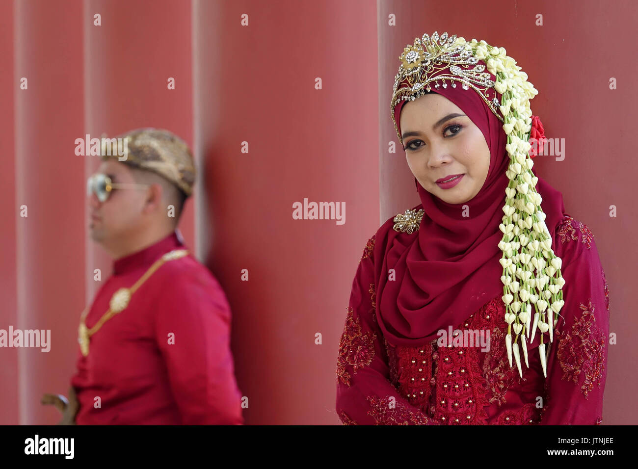 Traditional javanese wedding couple bride and bridegroom at garden ...