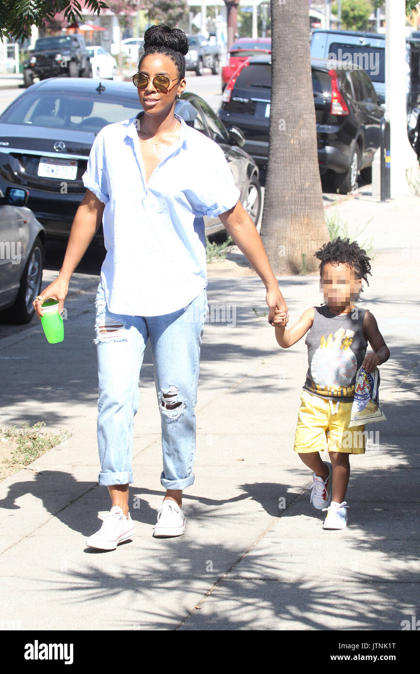 Kelly Rowland and her son, Titan Jewell Weatherspoon, leaving a