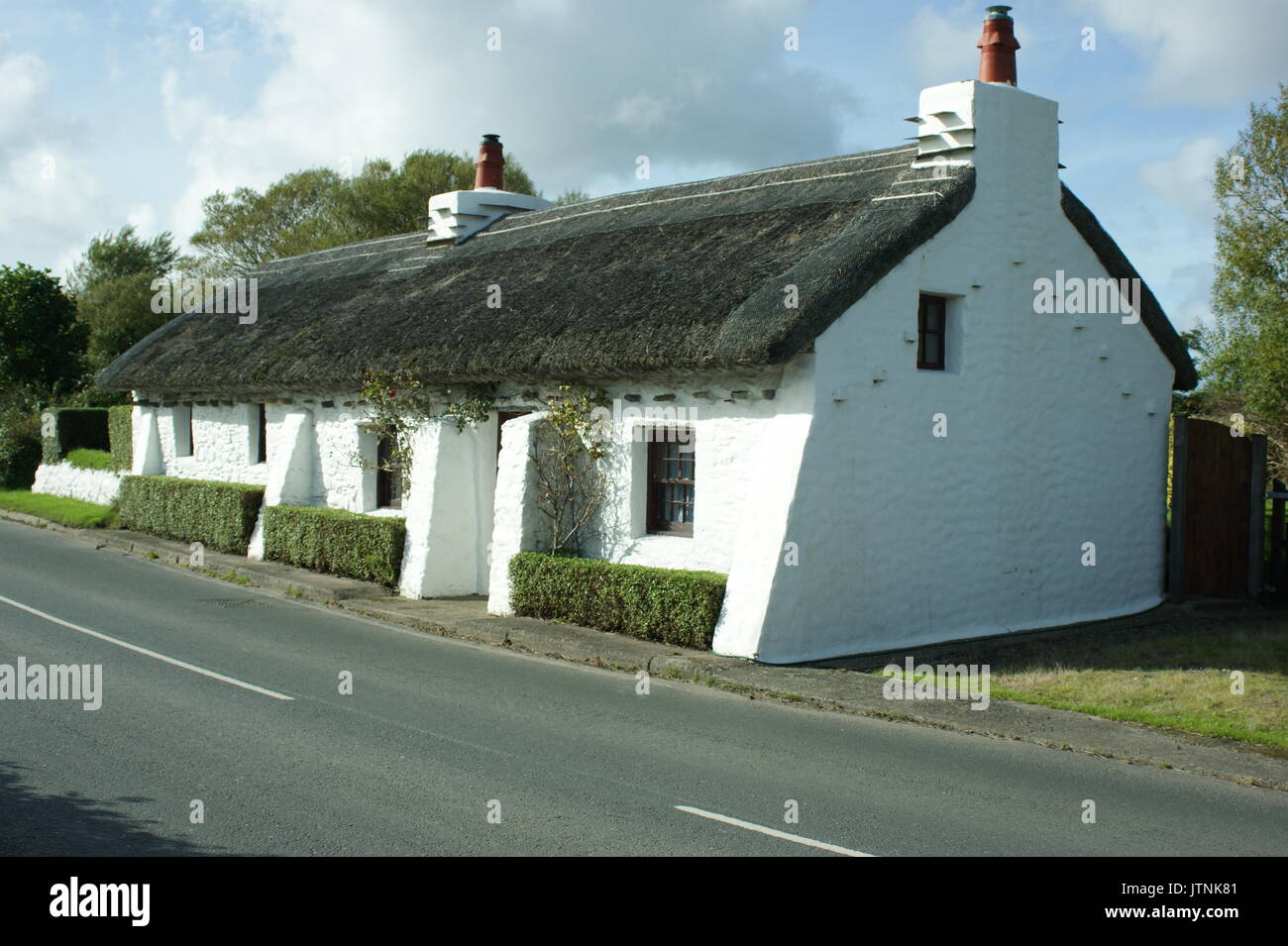 Whitewash cottage thatch hires stock photography and images Alamy