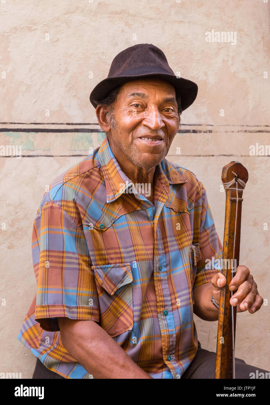 Músico Que Joga a Música Tradicional Em Havana Imagem de Stock Editorial -  Imagem de pessoa, envelhecido: 39316994