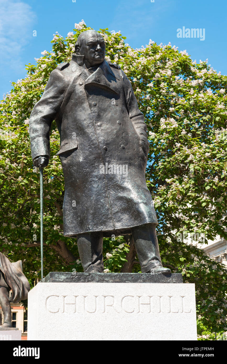 UK London Westminster Parliament Square statue sculpture bronze Sir Winston Churchill ex Prime Minister by Ivor Roberts-Jones 1973 12 feet high 3.7 m Stock Photo