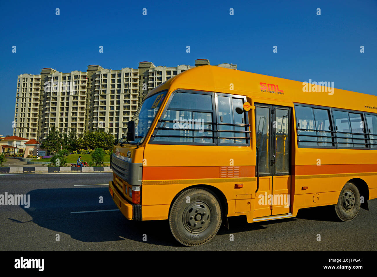 Bus On Jaipur Highway Stock Photo Alamy bus-on-jaipur-highway-stock-photo-alamy