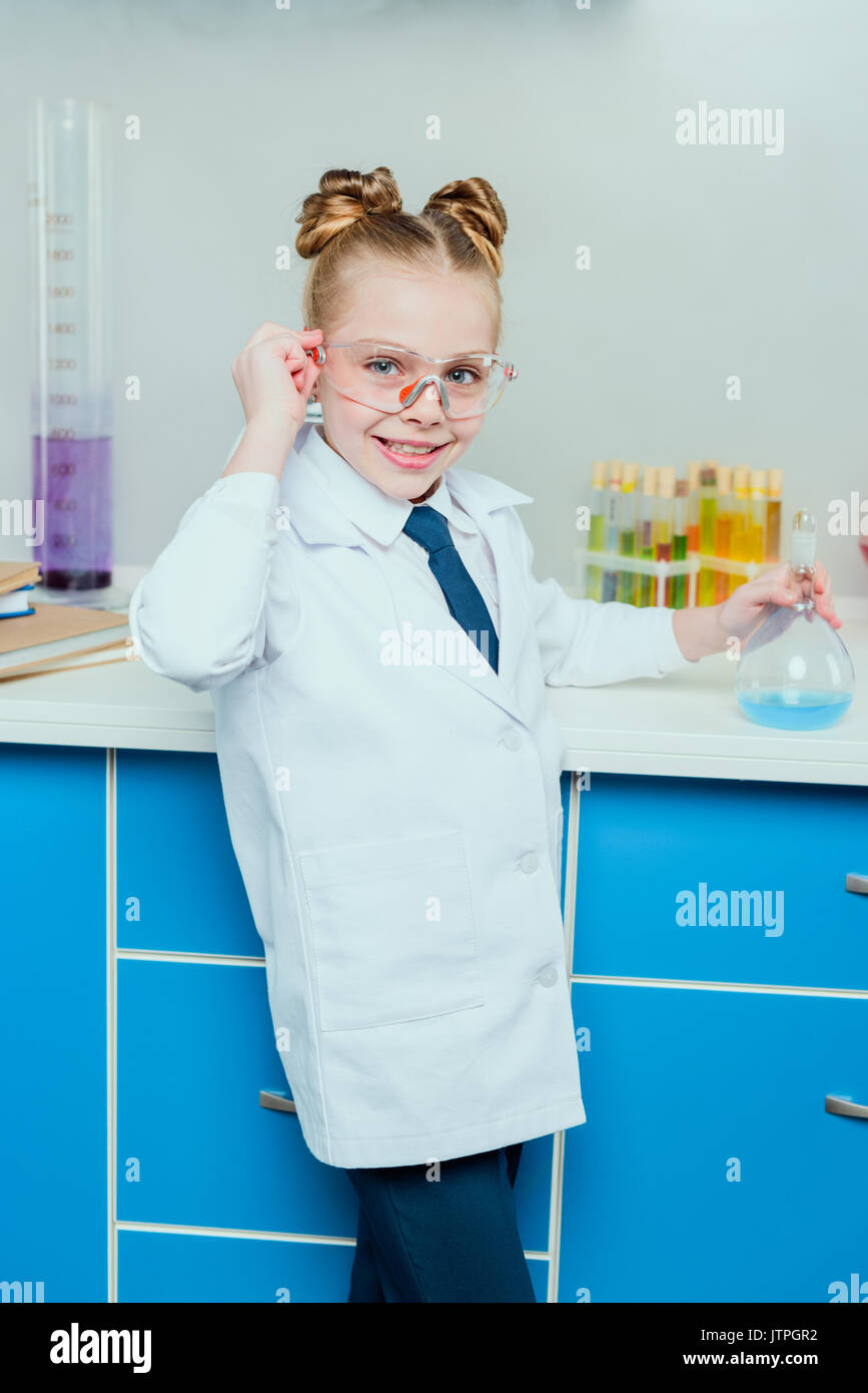 School science experiment goggles hires stock photography and images