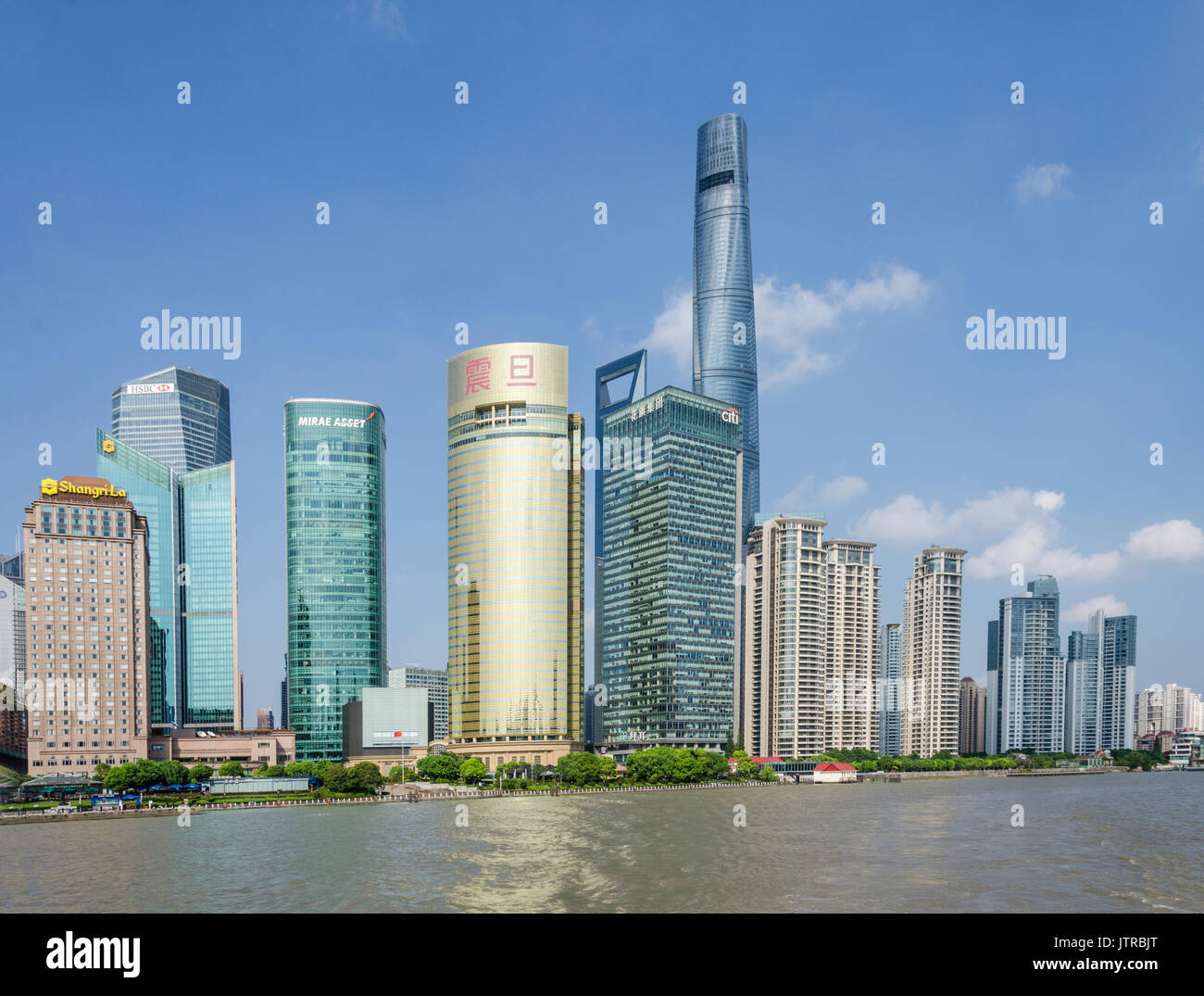 Looking across the Huangpu River at the skyscrapers in the Lujiazui Finance District in Pudong, Shanghai, China. Stock Photo
