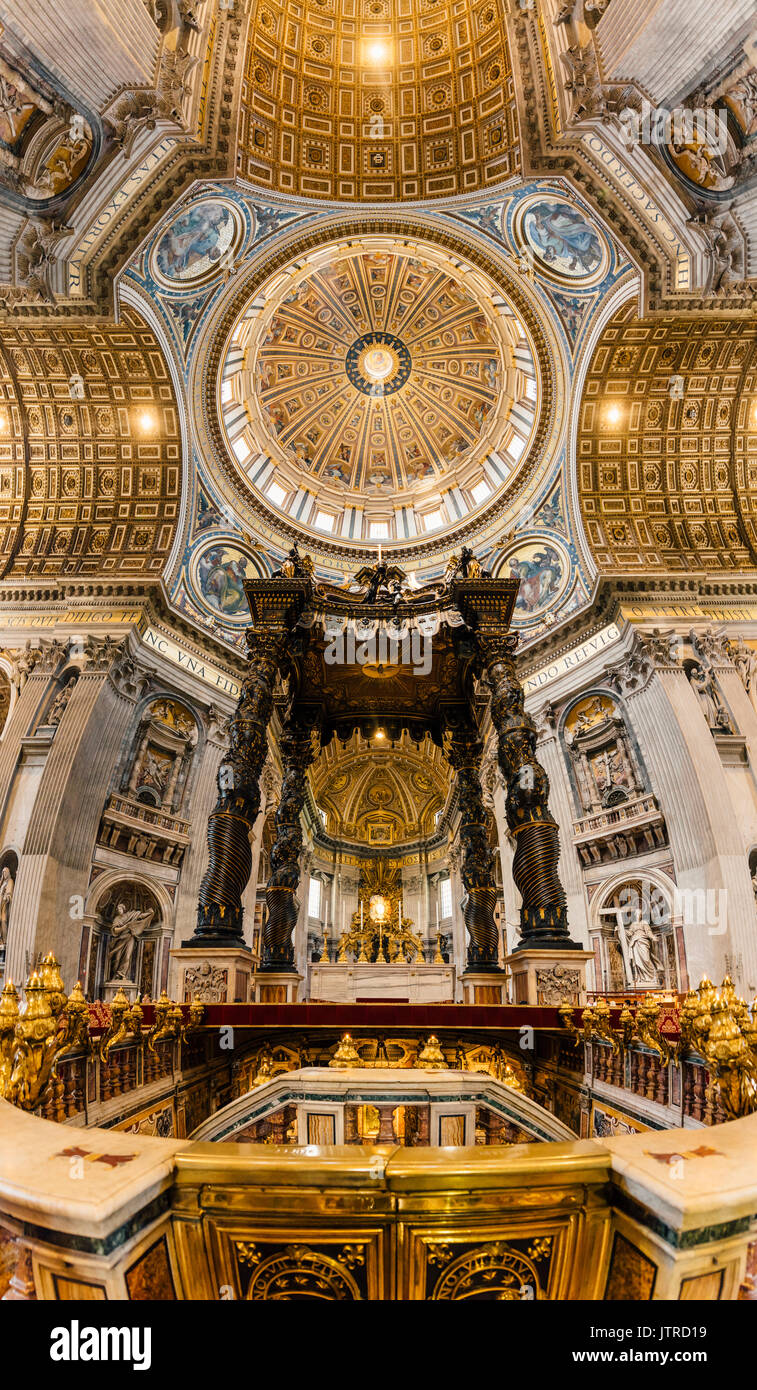 A stunning vertorama of St Peter's Baldacchino, Vatican City, Rome, Italy Stock Photo