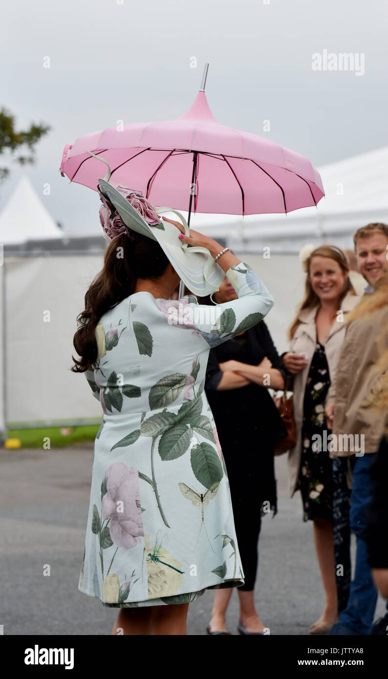 Brighton, UK. 10th Aug, 2017. Maria Cheslinin arrives under her pink parasol on a bright but breezy day for Brighton Races Route Mobile Ladies Day during the three day Maronthonbet Festival of Racing Credit: Simon Dack/Alamy Live News Stock Photo